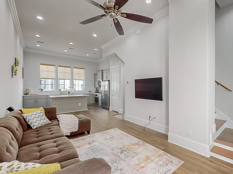 638 Dalton Ln #802 — Photo 9