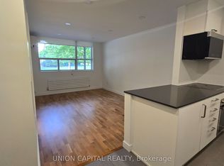 230 Oak St #104, Toronto, ON M5A 2E2