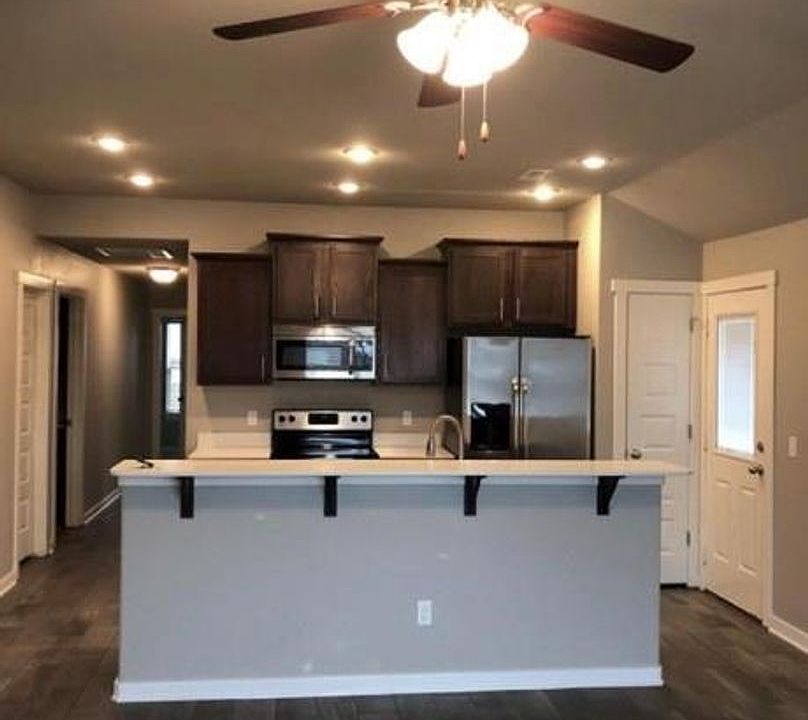 1st image of 501 W Weymouth