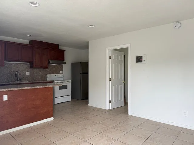 4309 53rd St — Photo 2