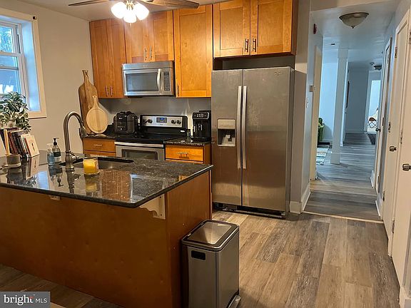 3rd image of 2428 Brown St #1