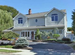 48 Candy Ln, Syosset, NY 11791