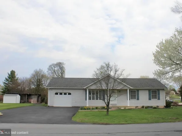 142 Braddock Blvd, Inwood, WV 25428