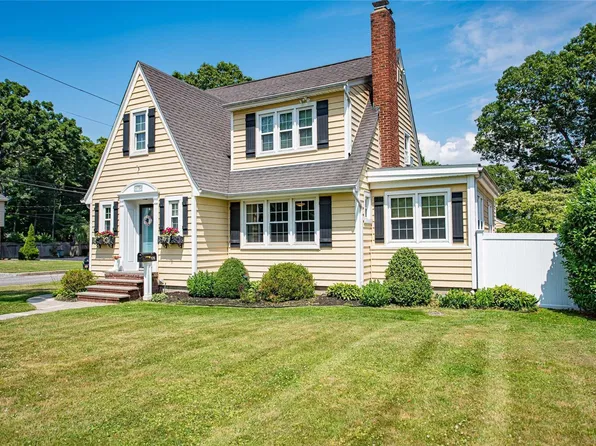 175 Lake Avenue, Saint James, NY 11780