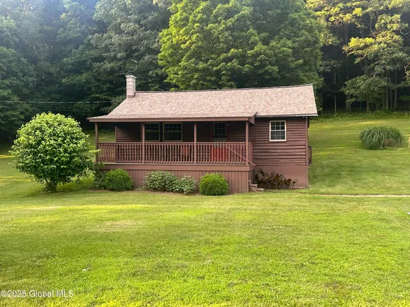 71 SE Hollow Road, Berlin, NY 12022