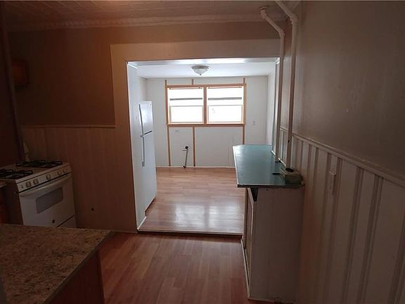 5th image of 44 Carpenter Ave