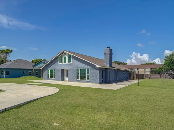 1809 E Bayshore Dr, Palacios, TX 77465
