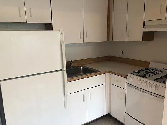 Rented by 18 REALTY | media 13