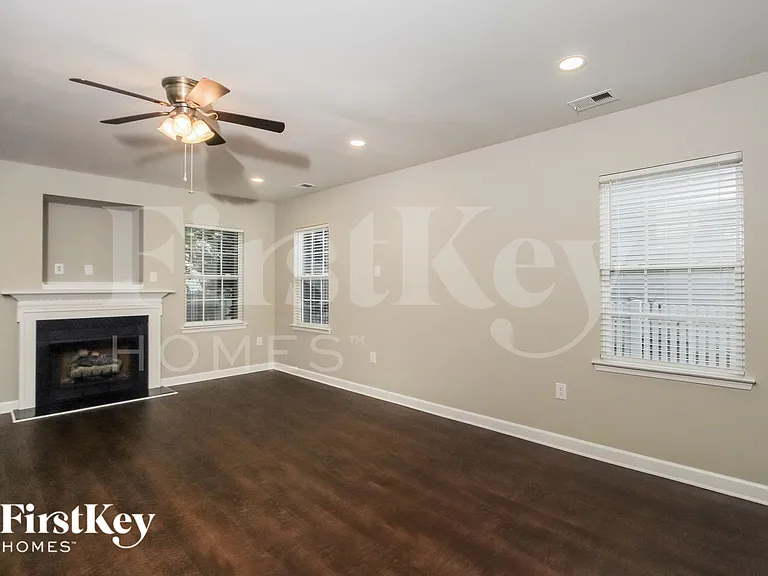 4204 High Shoals Dr — Photo 2
