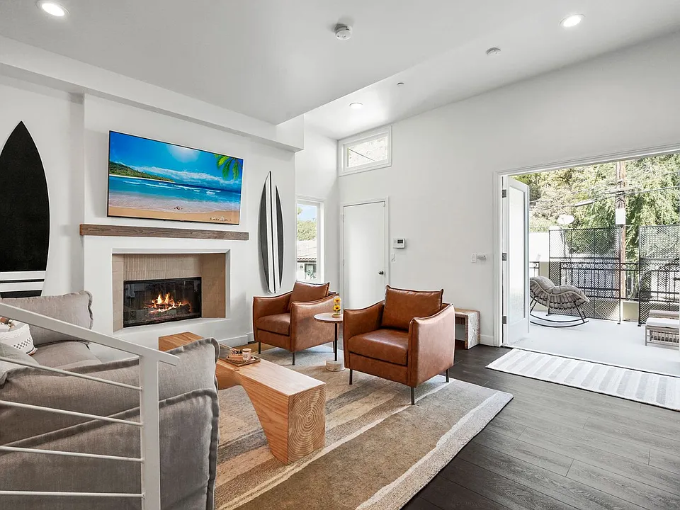 9842 Portola Dr
