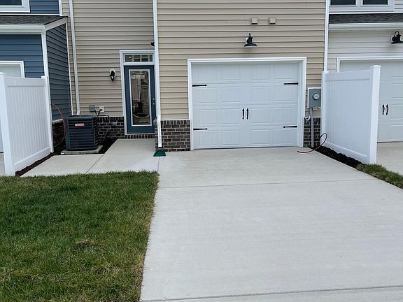5th image of 10806 Ashton Poole Pl