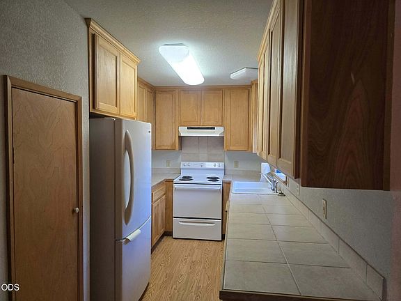4th image of 23779 Redwood Hwy