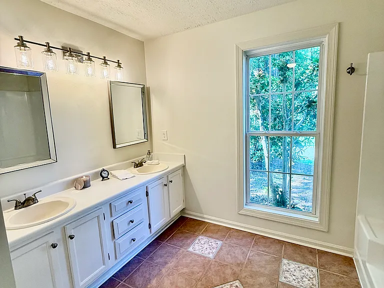 5012 Evelyn Way — Photo 12
