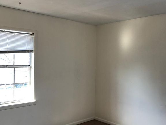 2nd image of 700 Avenue E APT L