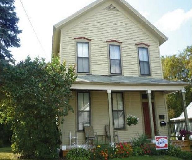 2nd image of 916 4th St S APT 1