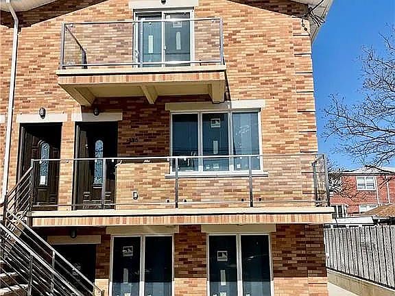 2nd image of 140 Bay 10th St #1