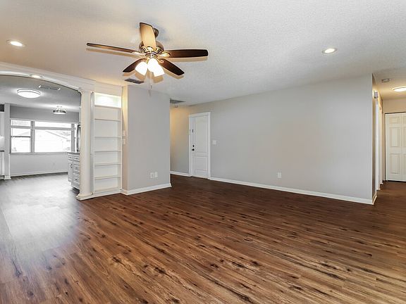 5th image of 905 Evelyn Ave