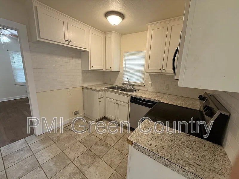 3 bed, 2.0 bath, $1,195 — Photo 4