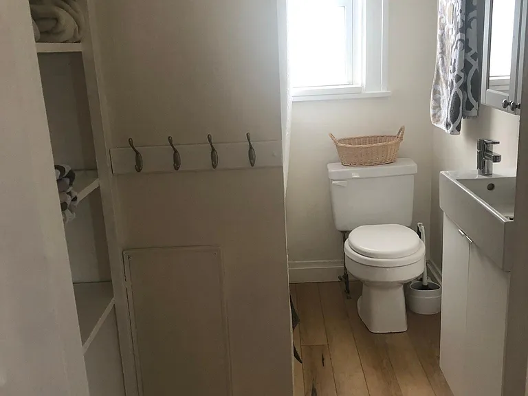 400 Franklin Ave — Photo 9