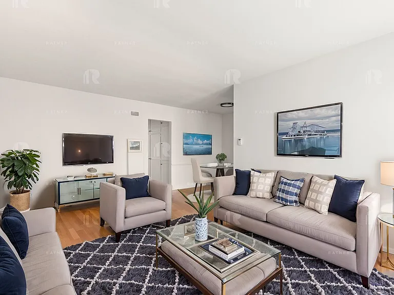 (Ar/Eu/Yo:B) 624 N. Hayworth Avenue — Photo 2