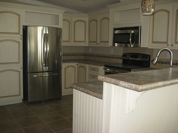 3rd image of 330 Norwich Ln