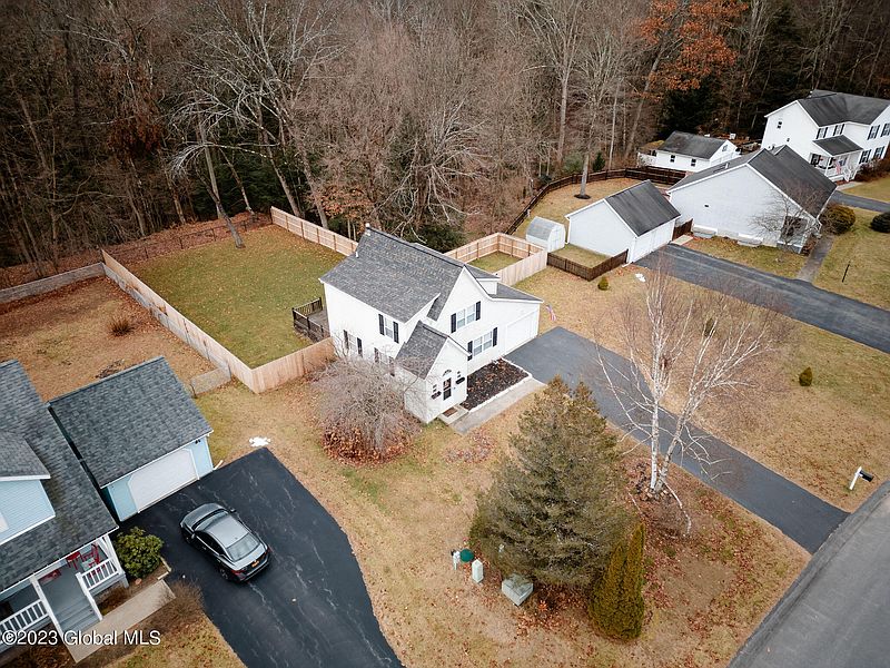 2nd image of 33 Kings Mills Road