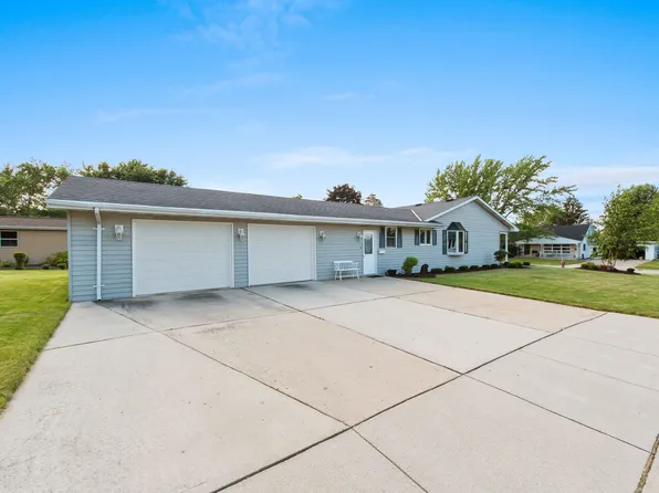 451 Sunset Ct, Denmark, WI 54208