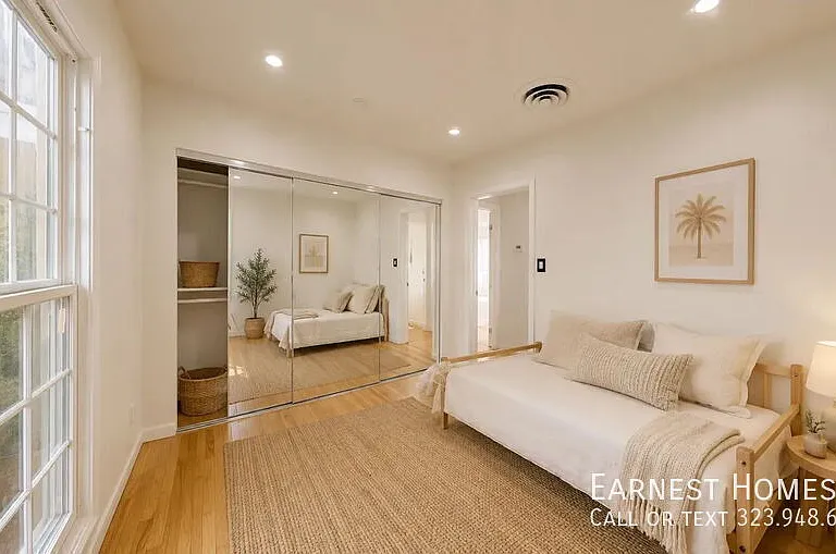 19022 Sylvan St — Photo 3