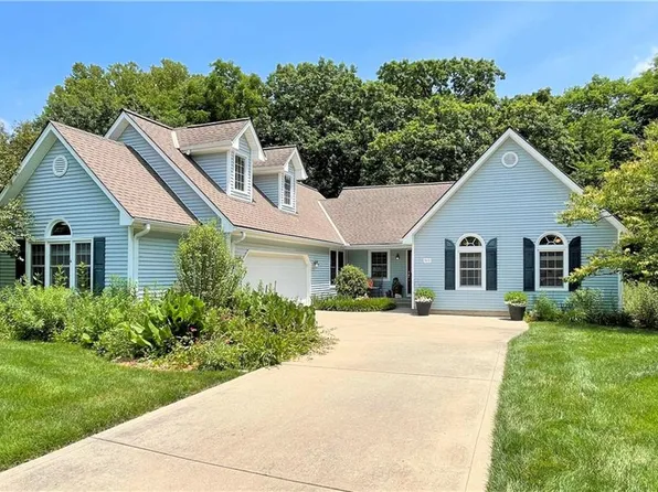 3121 S Bradford Ln, Blue Springs, MO 64015