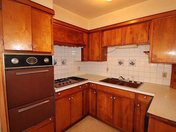 4th image of 1207 Lane St