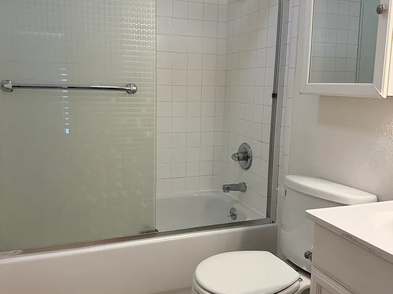 274B Athol Ave — Photo 16