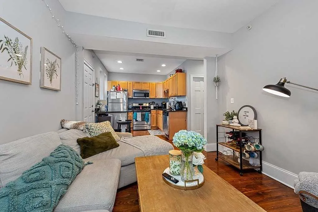 4 bed, $6,000 — Photo 1