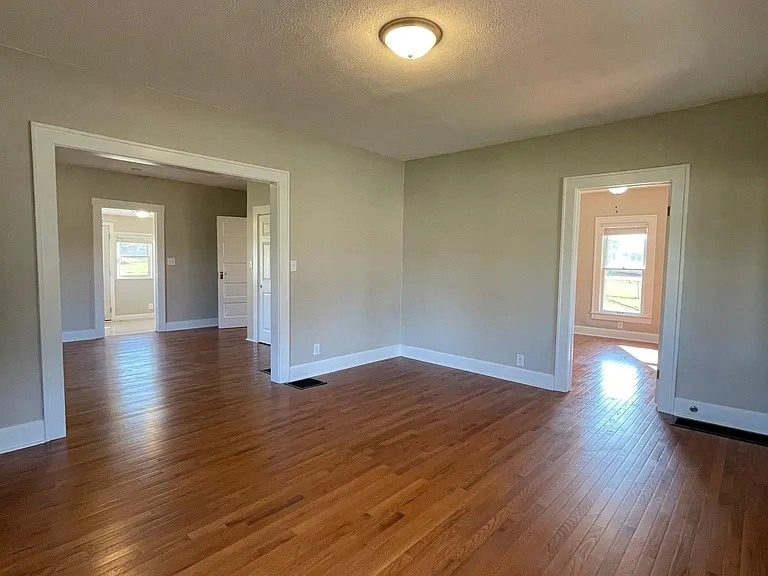 2421 E Thompson Rd — Photo 11