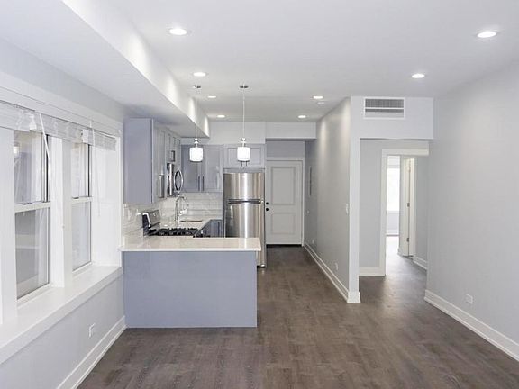 3rd image of 6532 N Francisco Ave APT 3