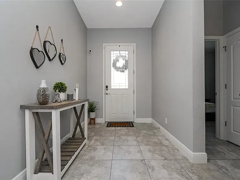1090 Alder Tree Dr — Photo 4