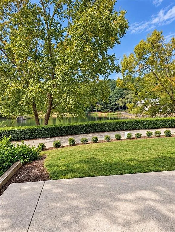 2 bed, 2.5 bath, 1594 sqft, $2,350 — Photo 2