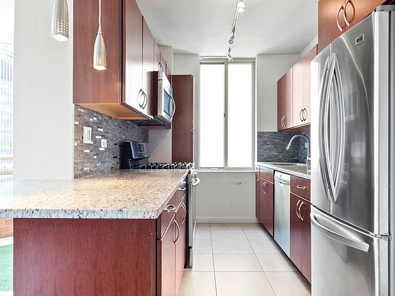 5th image of 236 E 47th St APT 20F