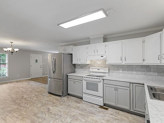 4th image of 31 Eastmont Dr