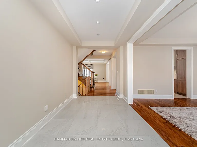 2118 Vineland Cres — Photo 30