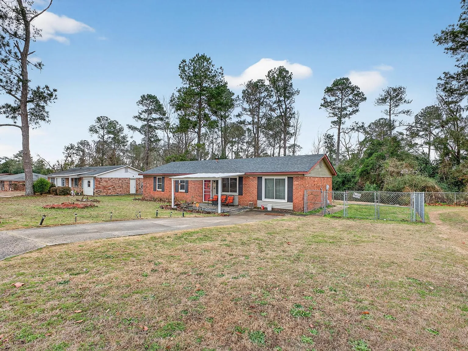 4 bed, 1.5 bath, 1650 sqft, $1,350 — Photo 3