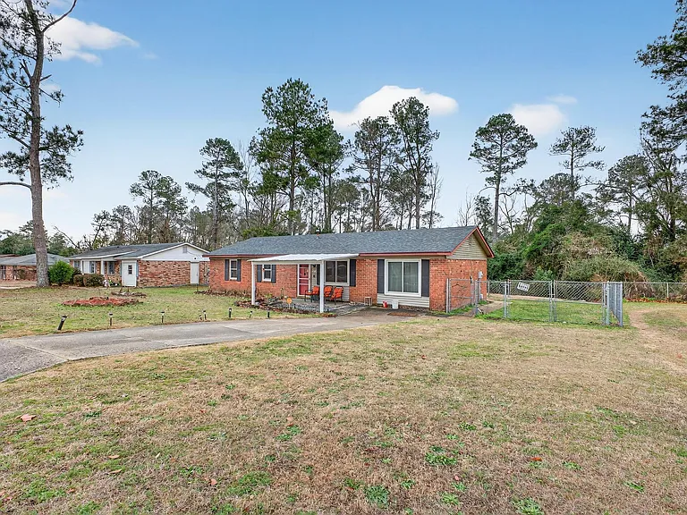 2914 Cumberland Dr — Photo 3