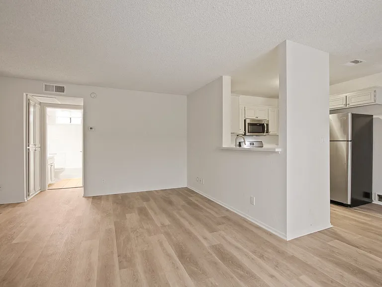 11325 Morrison St — Photo 86