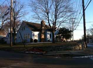 585 Post Rd, Warwick, RI 02888