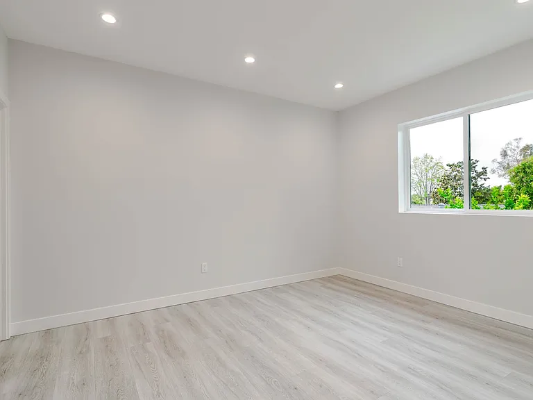 9035 Rathburn Ave #1/2 — Photo 14