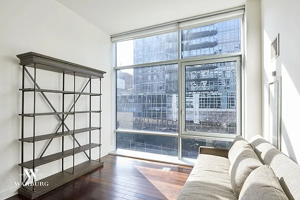 Sold by Warburg | media 7