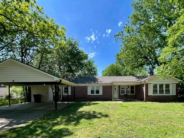 607 N 9th St, Arkansas City, KS 67005