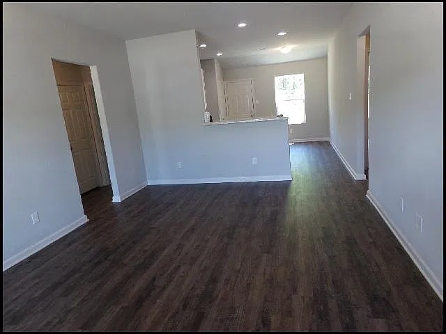 3 bed, 2.0 bath, 1330 sqft, $1,599 — Photo 4