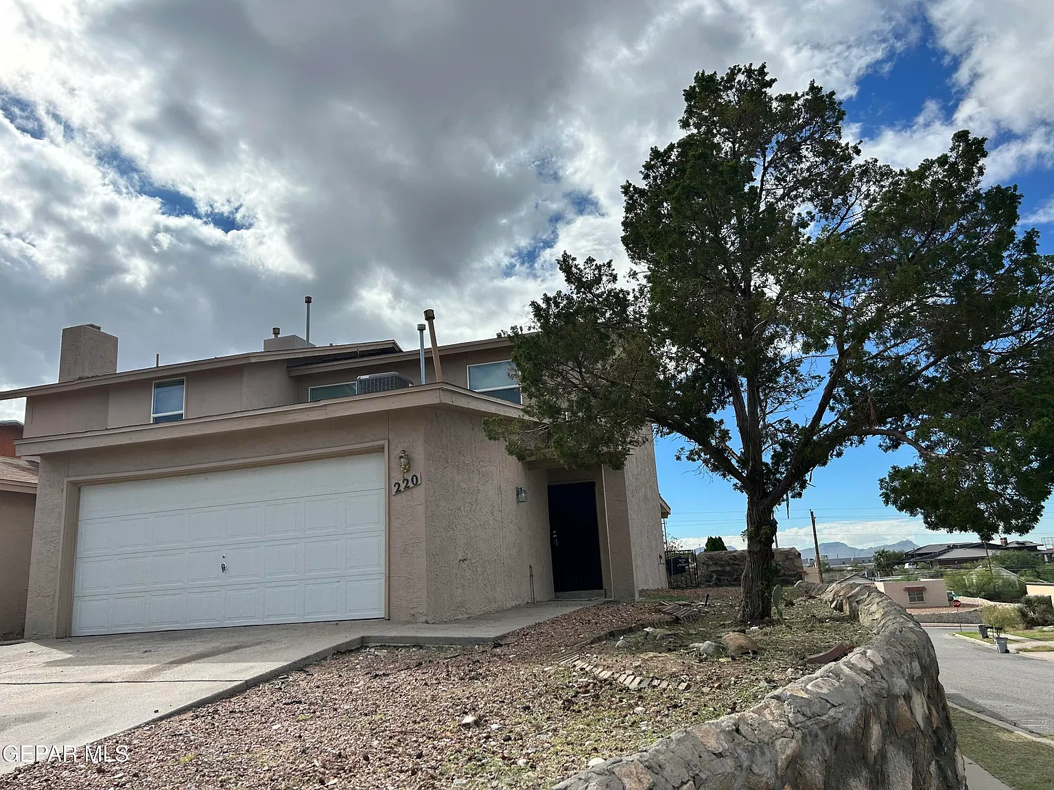 3 bed, 3.0 bath, 1364 sqft, $1,650 — Photo 2