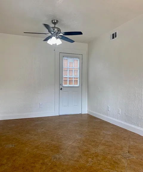 1131 Kings Hwy #1 — Photo 4
