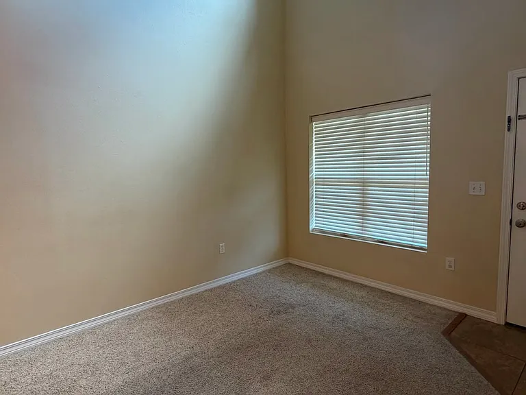 1529 Bentley Cir — Photo 15